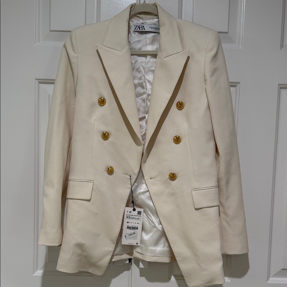 NWT Zara Ivory Blazer with Gold Accents xs